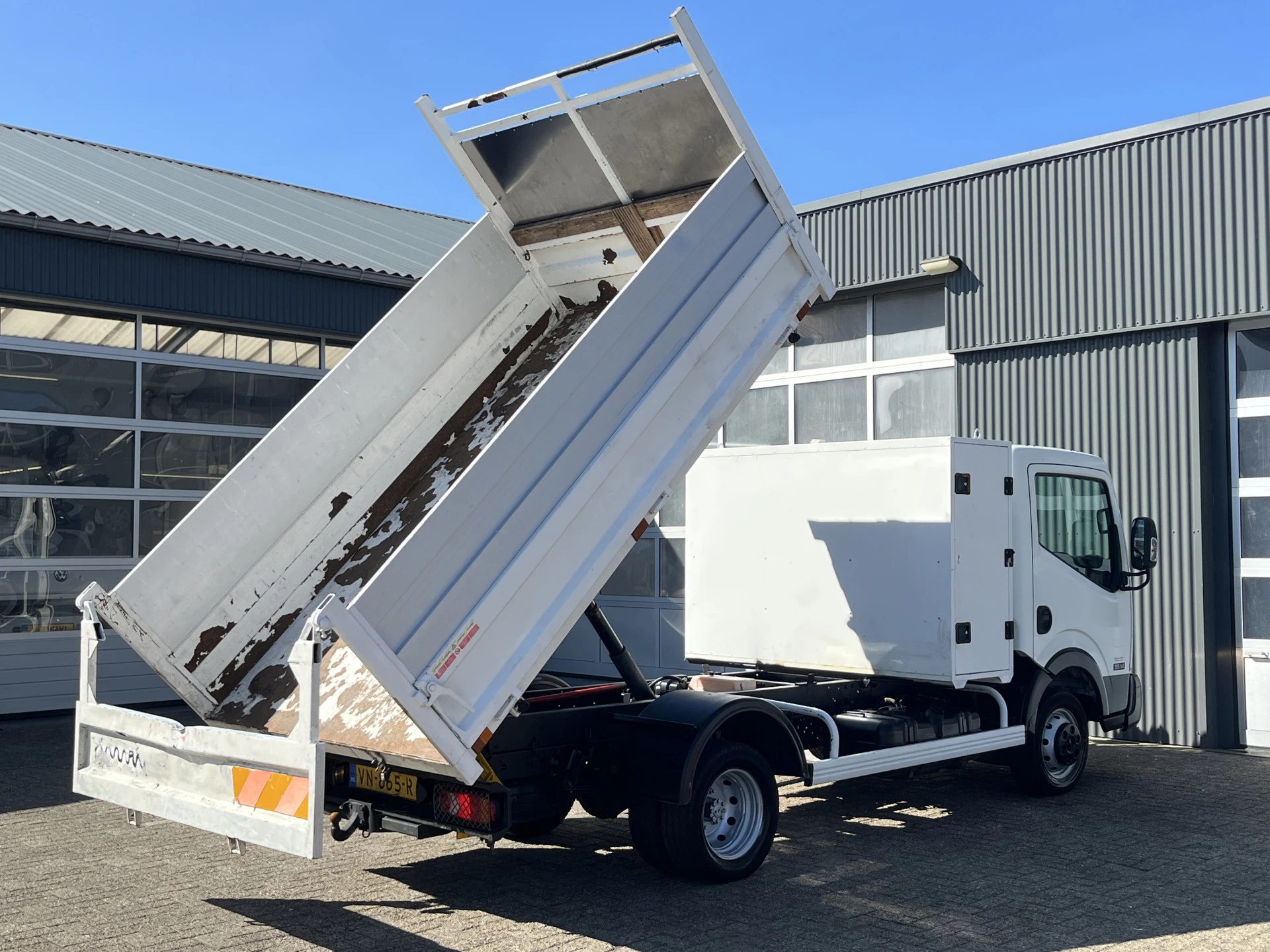 Hoofdafbeelding Nissan NT400