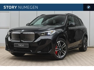 BMW iX1 eDrive20 M Sport / Panoramadak / Achteruitrijcamera / Sportstoelen / M Adaptief onderstel / Adaptieve LED / Comfort Access / Stuurverwarming