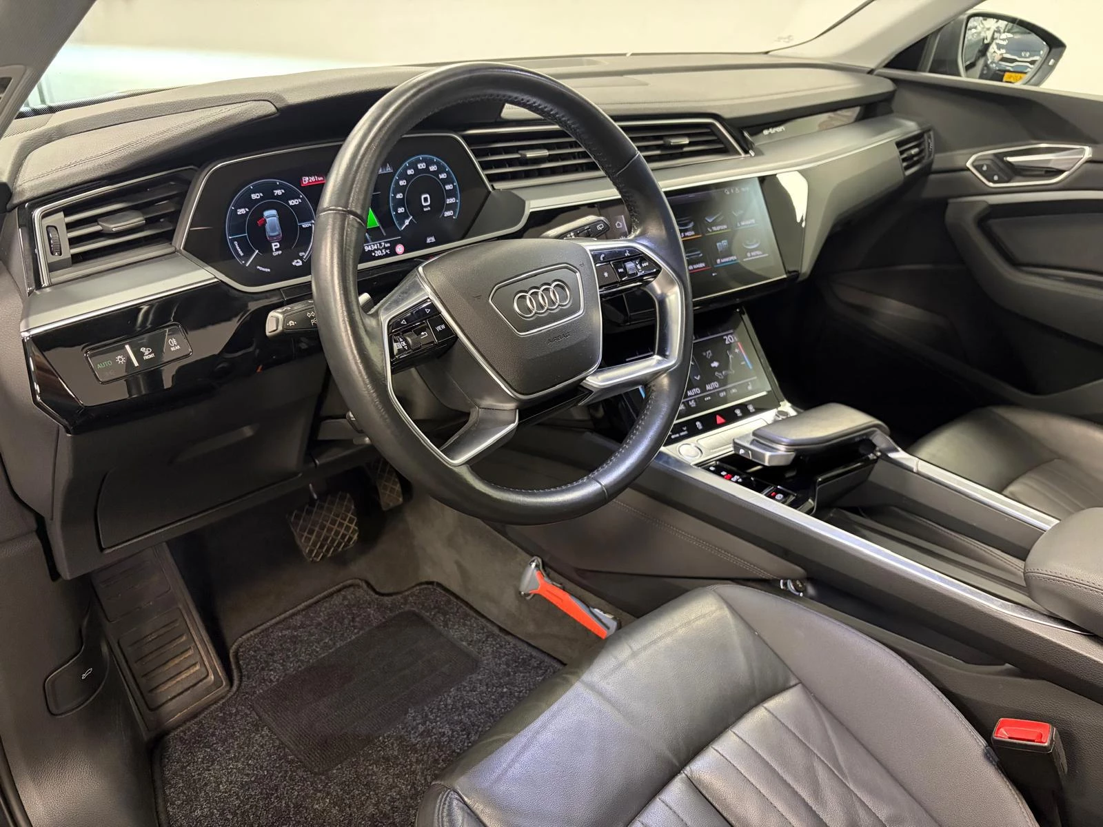 Hoofdafbeelding Audi e-tron