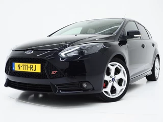 Ford Focus 2.0 ST-2 251PK | Recaro Sportstoelen | Bi-Xenon | PDC | Clima