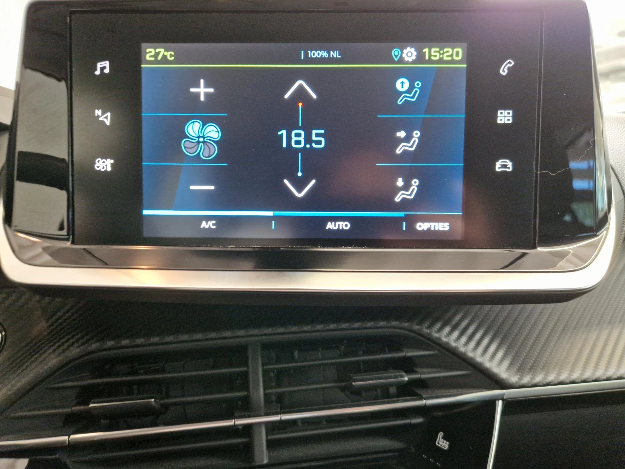 Hoofdafbeelding Peugeot e-2008