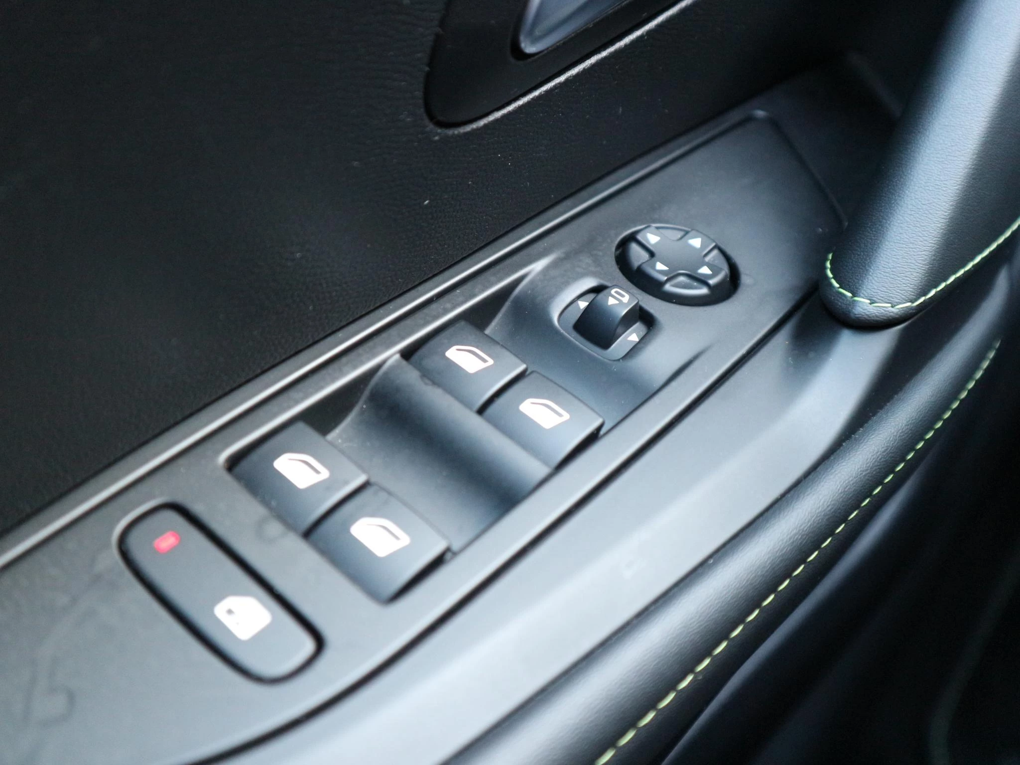 Hoofdafbeelding Peugeot e-208