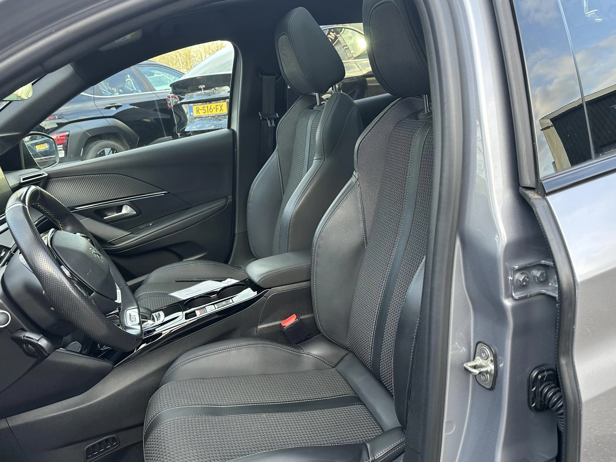 Hoofdafbeelding Peugeot e-208