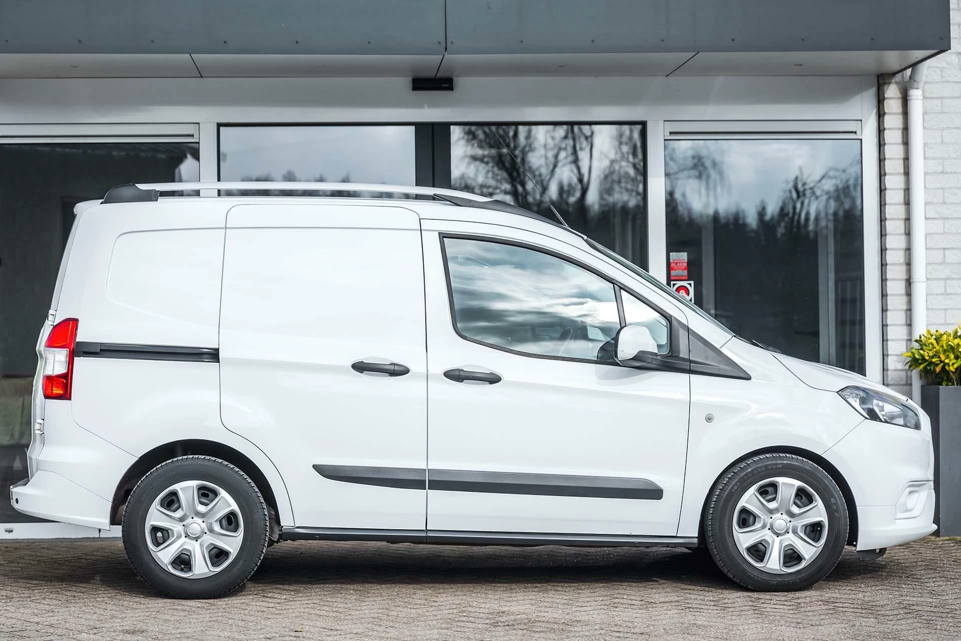 Hoofdafbeelding Ford Transit Courier