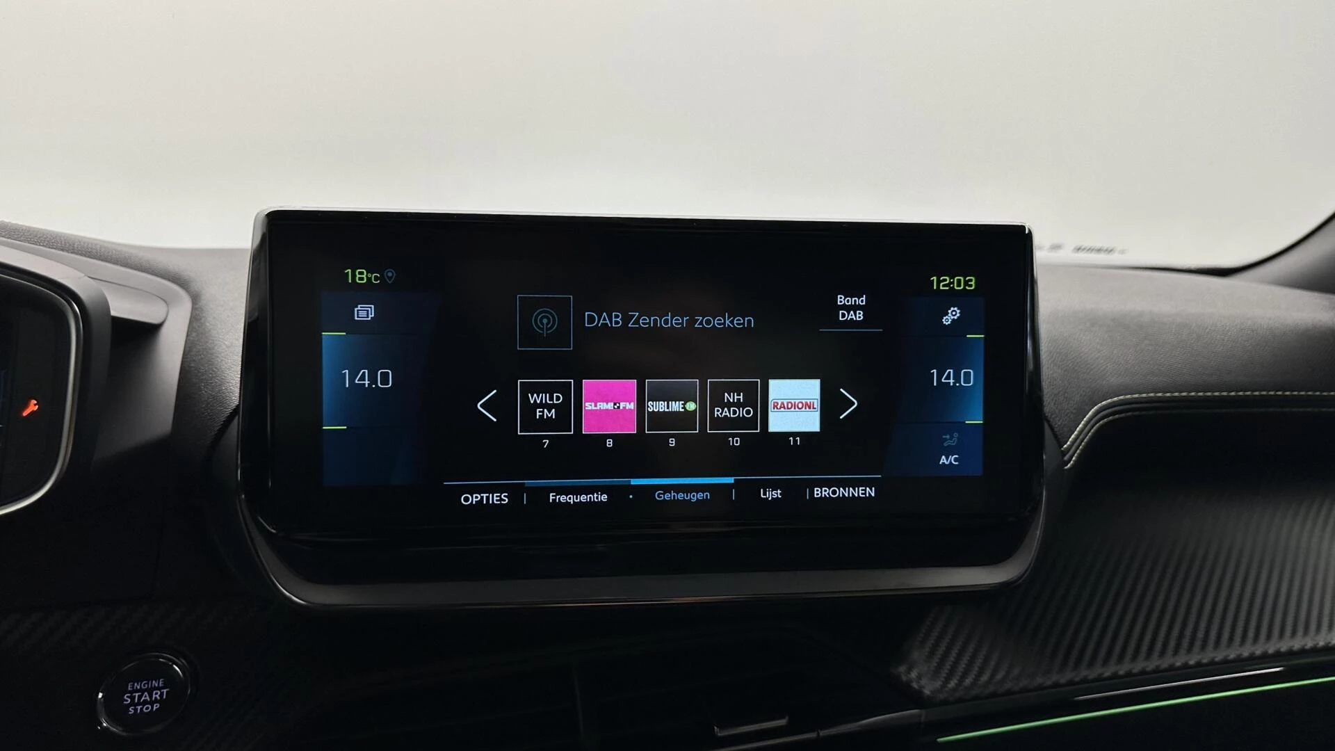 Hoofdafbeelding Peugeot e-2008