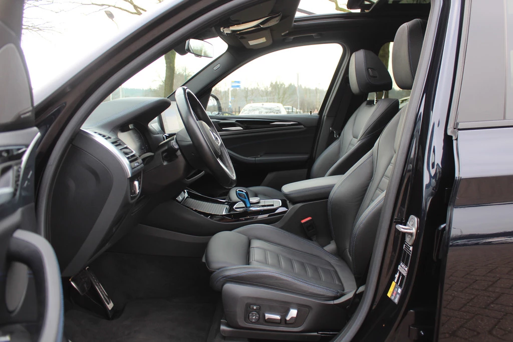 Hoofdafbeelding BMW iX3