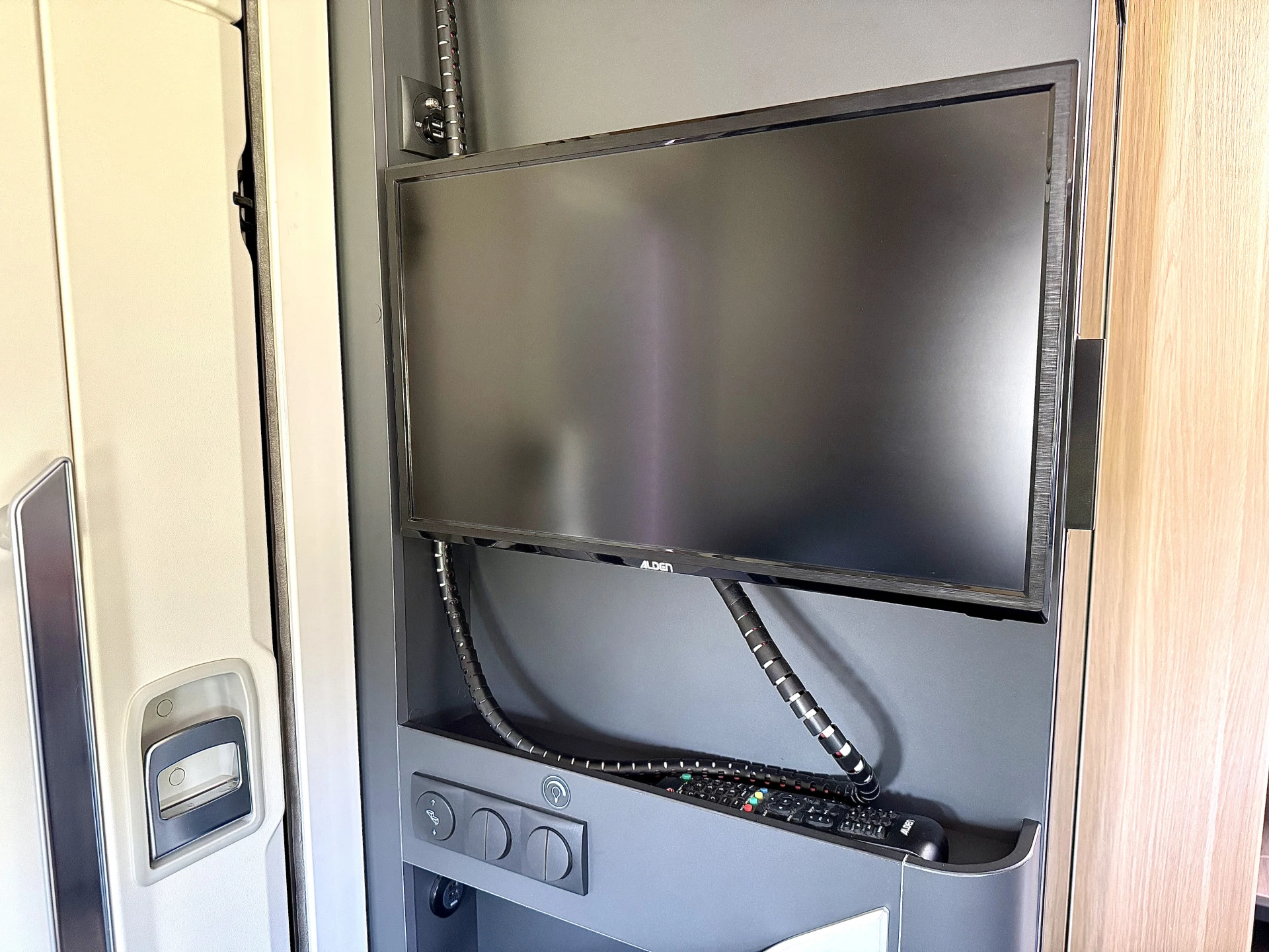 Hoofdafbeelding Adria CORAL 670 SL