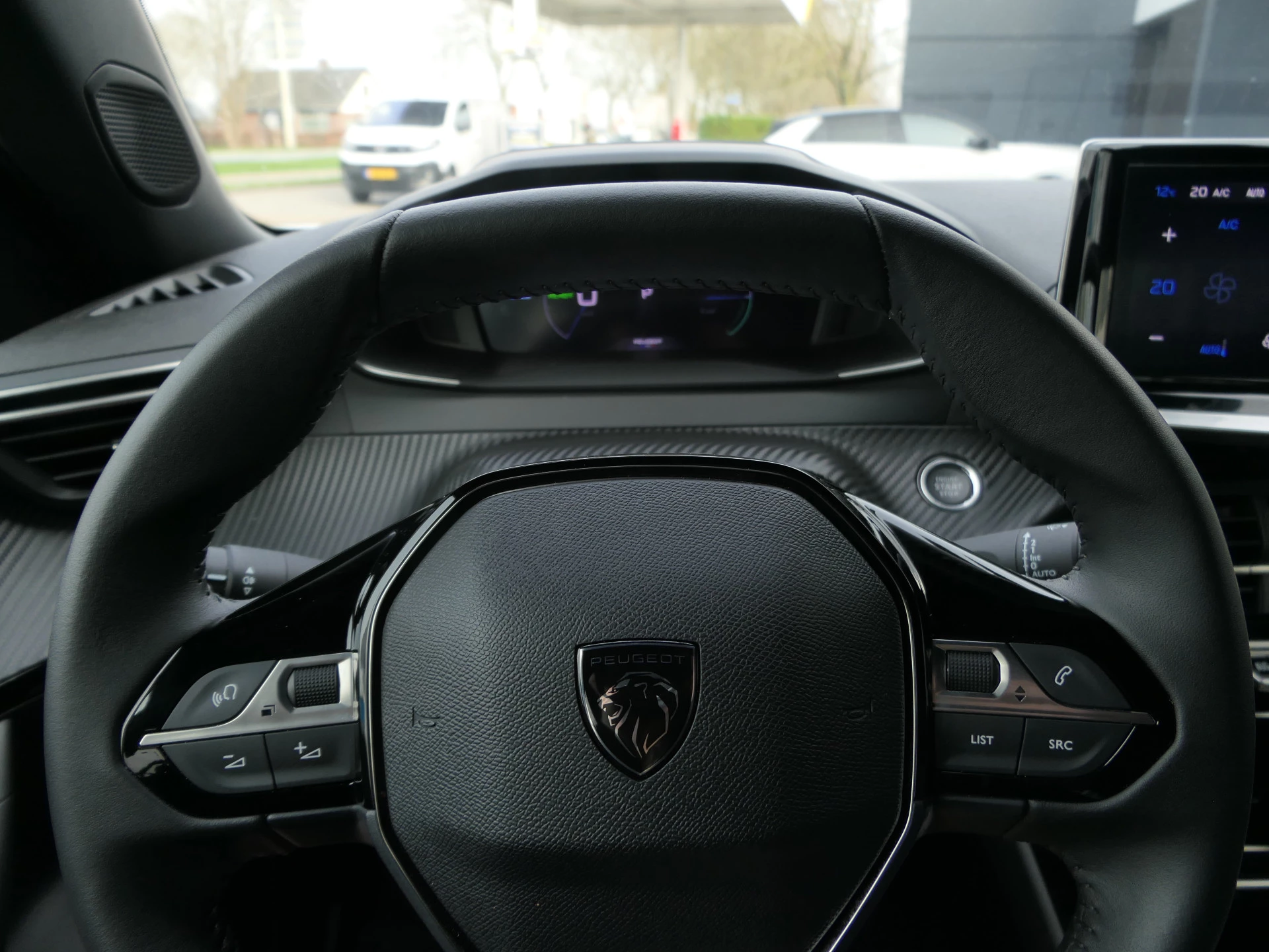 Hoofdafbeelding Peugeot e-2008