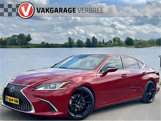 Hoofdafbeelding Lexus ES Lexus ES 300h Business Line | Super netjes! | LM Velgen 19" | Elektisch Glazen Panoramadak | Voorstoelen/Stuurwiel Verwarmd |