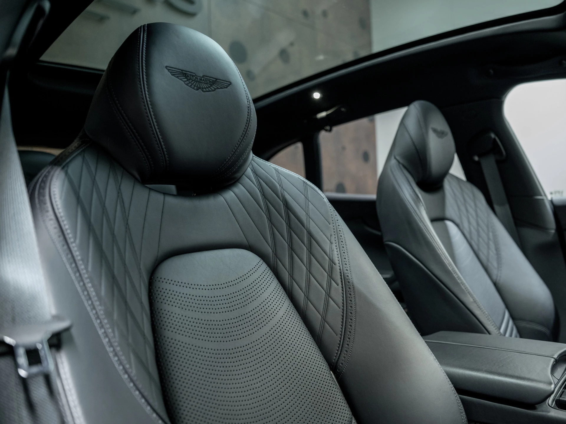 Hoofdafbeelding Aston Martin DBX