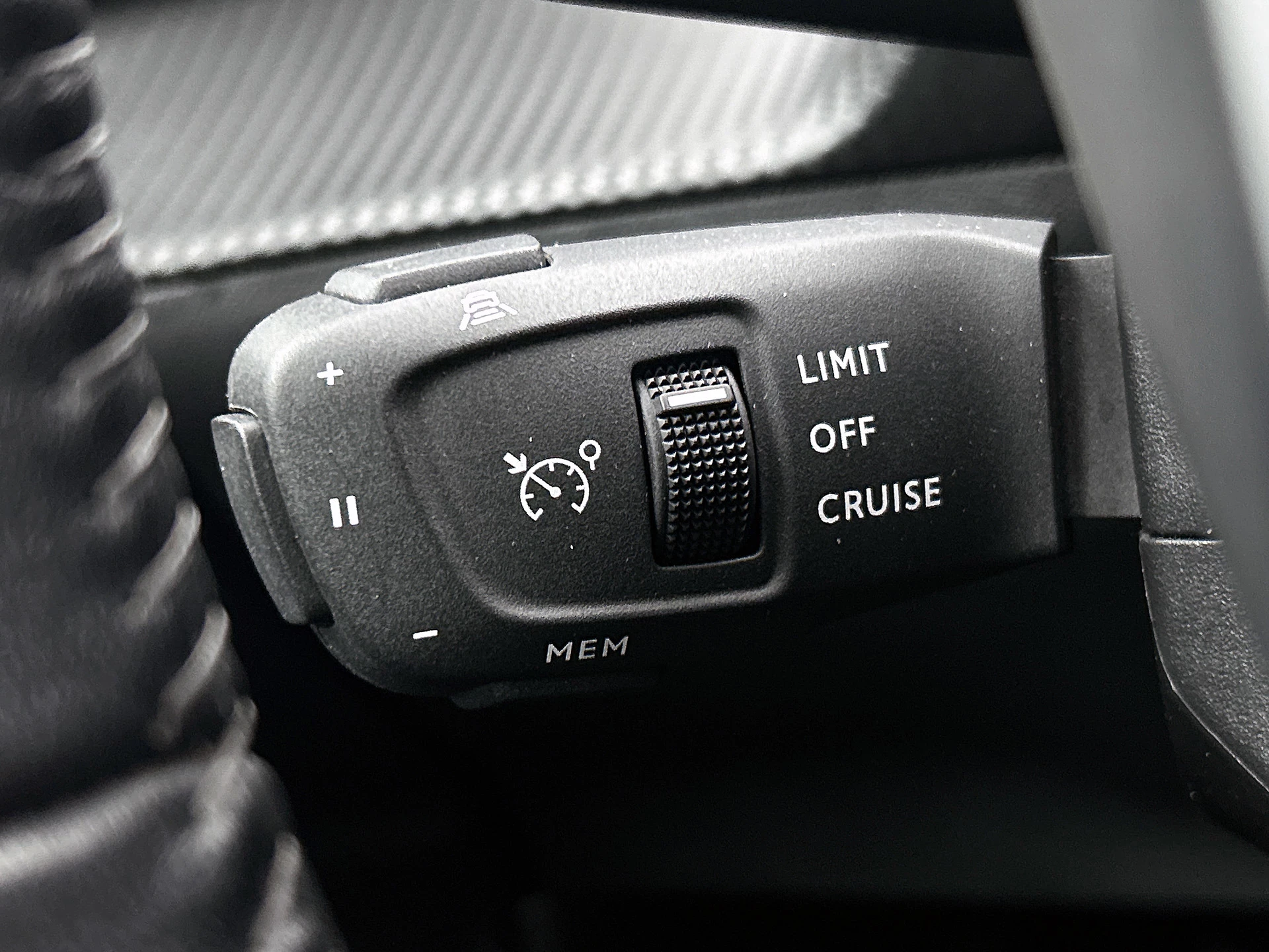 Hoofdafbeelding Peugeot e-2008