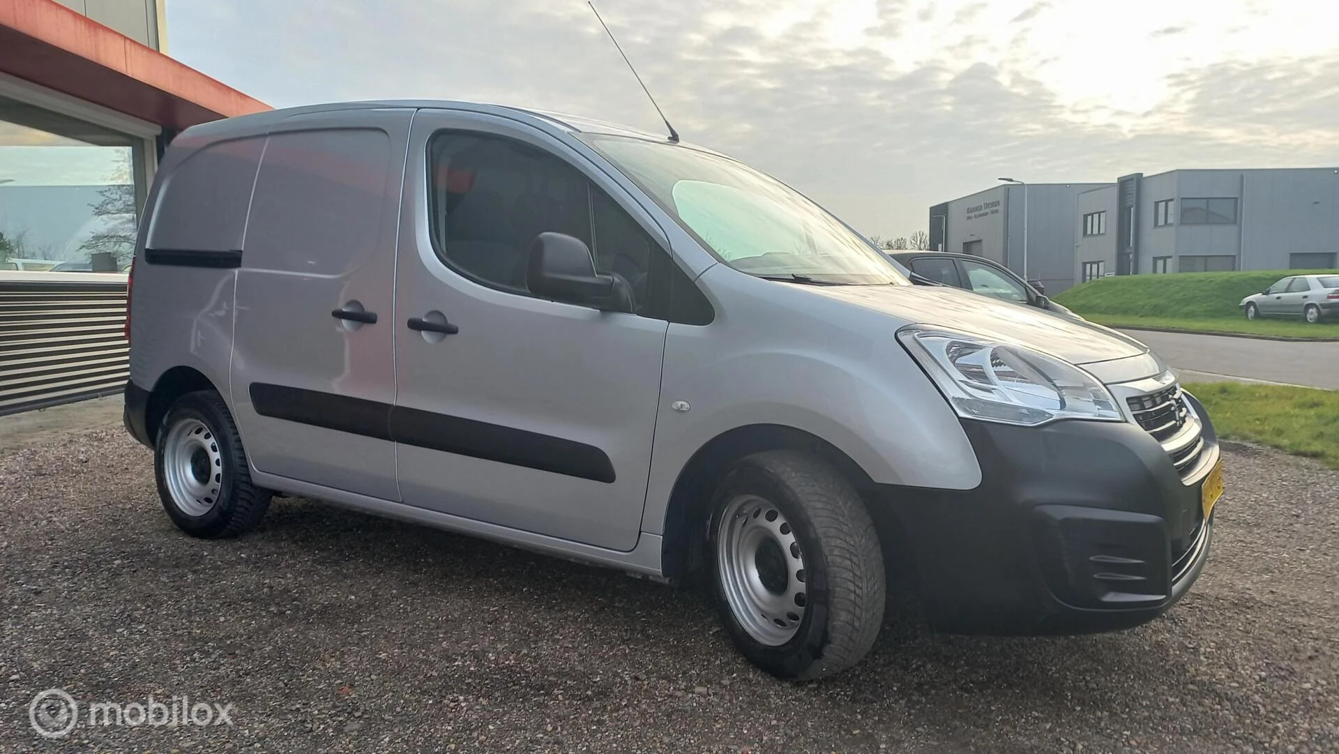 Hoofdafbeelding Peugeot Partner