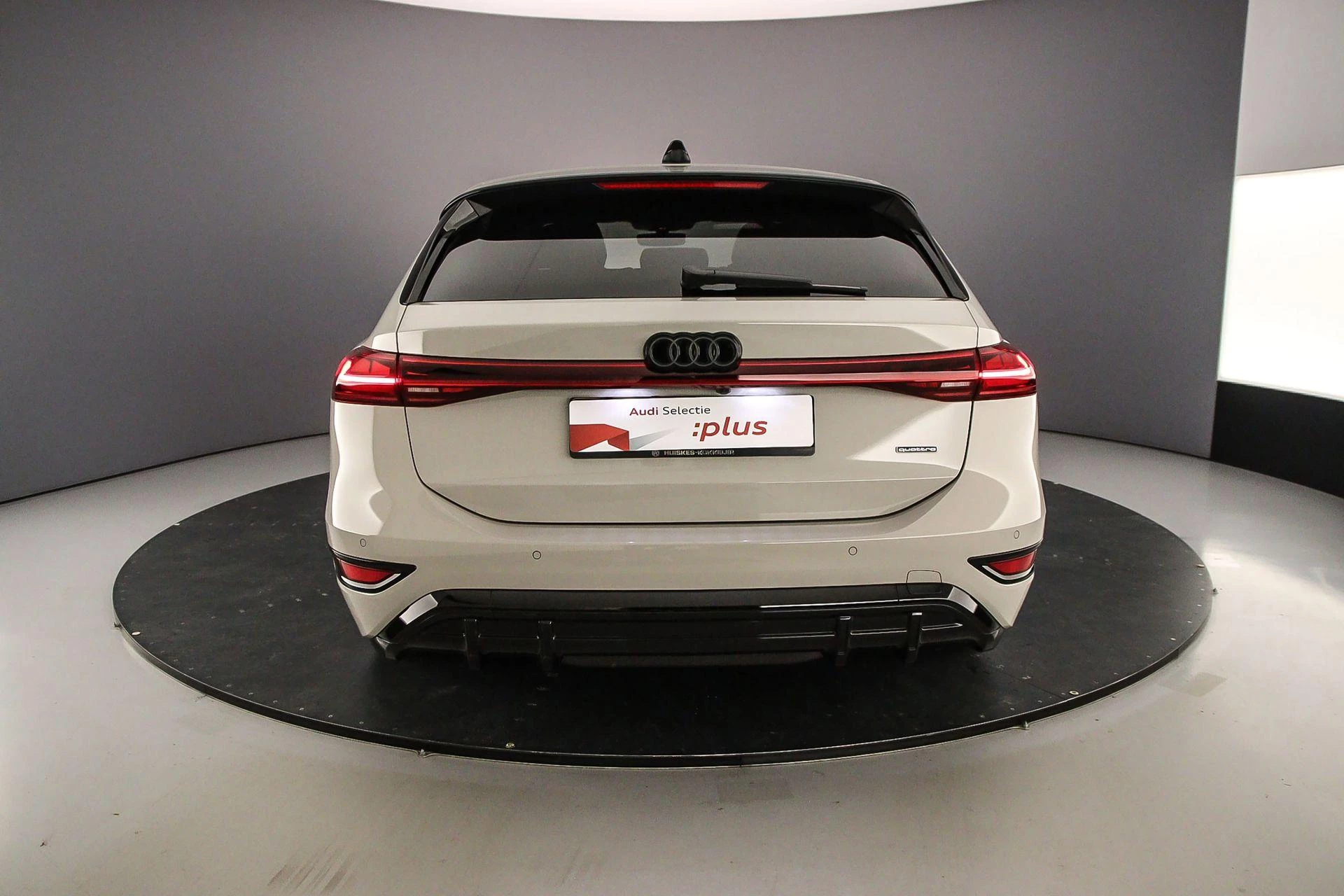 Hoofdafbeelding Audi A6 Avant e-tron