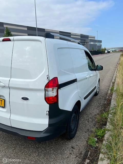 Hoofdafbeelding Ford Transit Courier