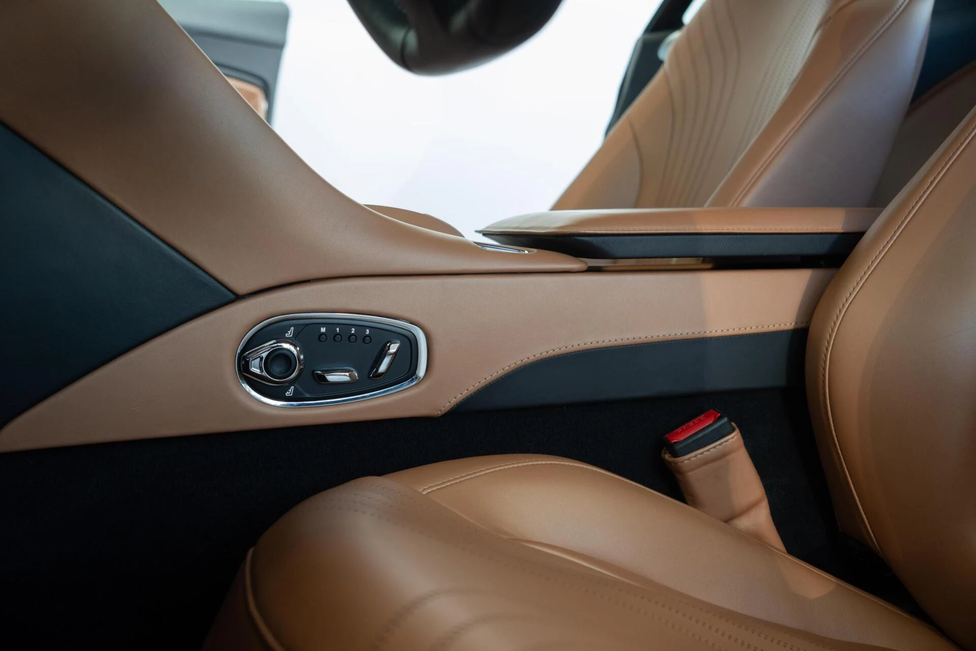 Hoofdafbeelding Aston Martin DB11