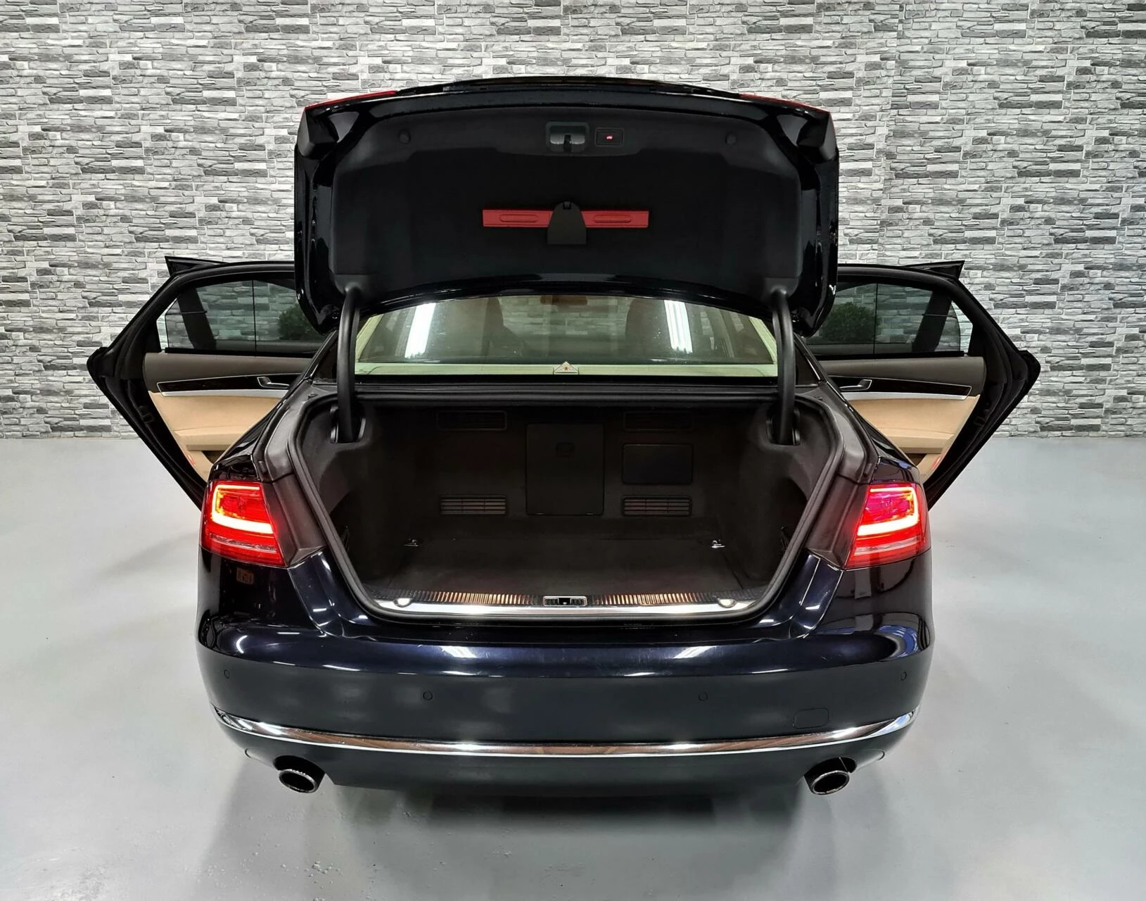 Hoofdafbeelding Audi A8