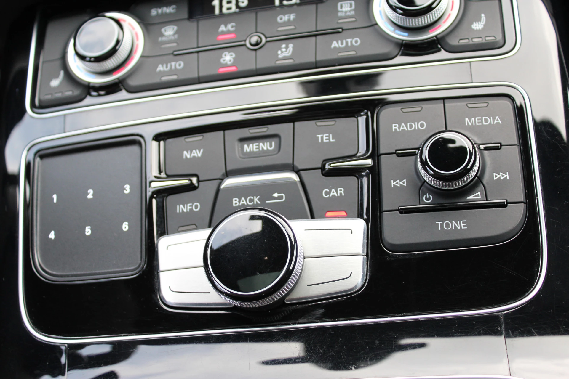 Hoofdafbeelding Audi A8
