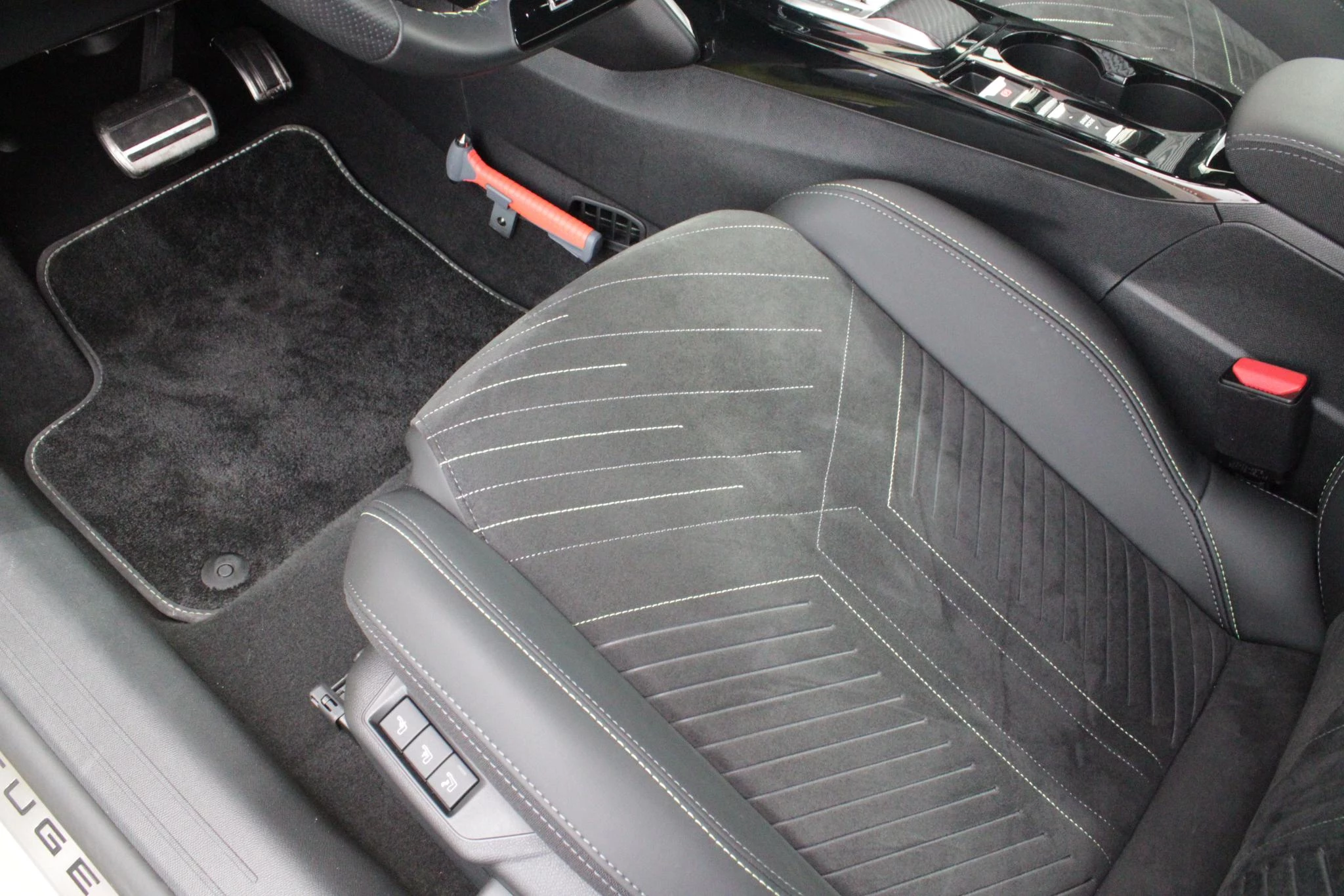 Hoofdafbeelding Peugeot e-208