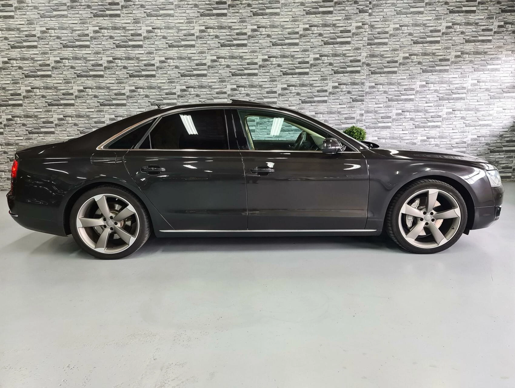 Hoofdafbeelding Audi A8