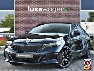 Hoofdafbeelding BMW 5 Serie BMW 5 Serie 520i M-Sport Pano Comfort+Travel+Inno DA+ H/K 21inch Shadowline