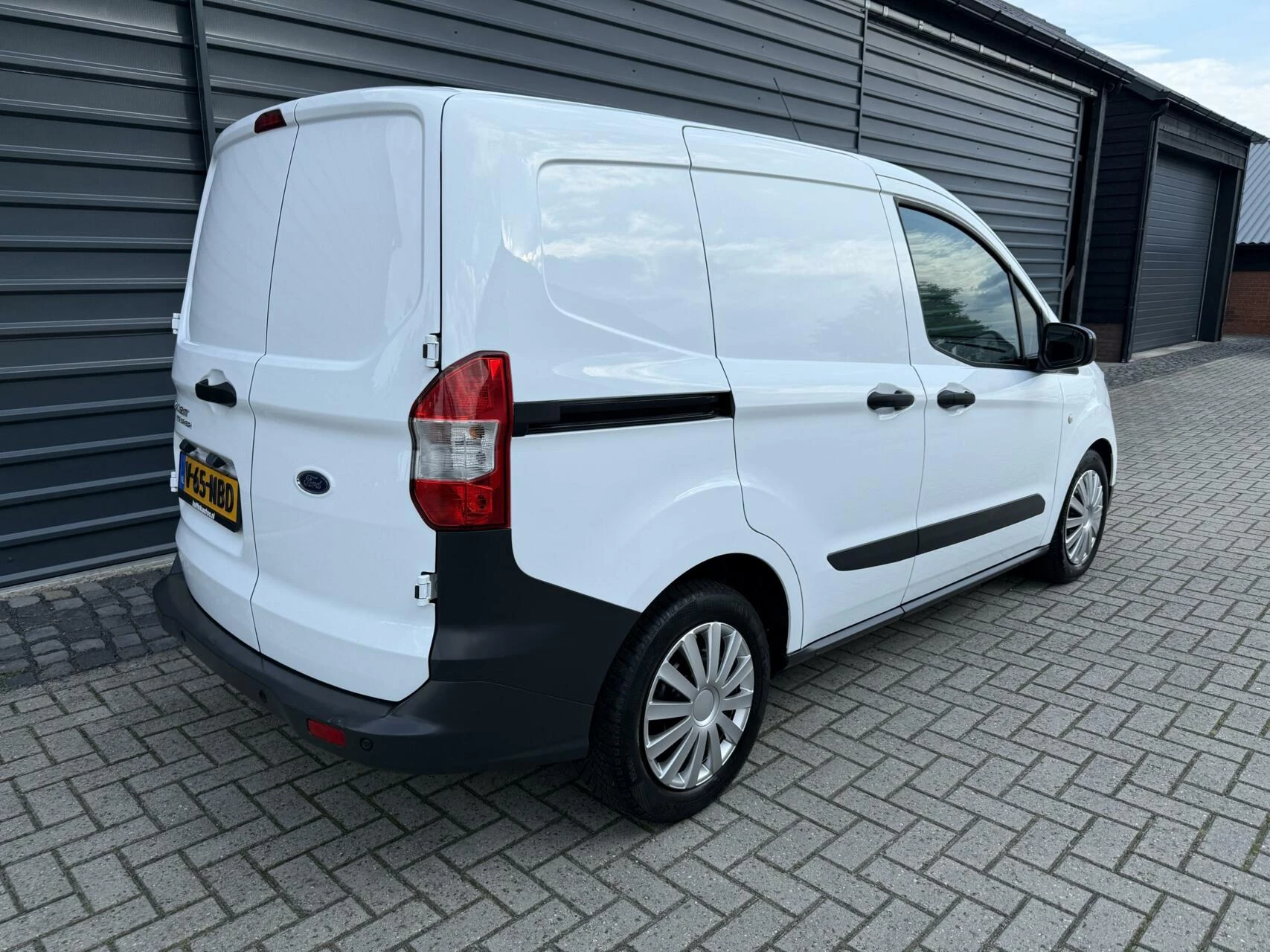 Hoofdafbeelding Ford Transit Courier