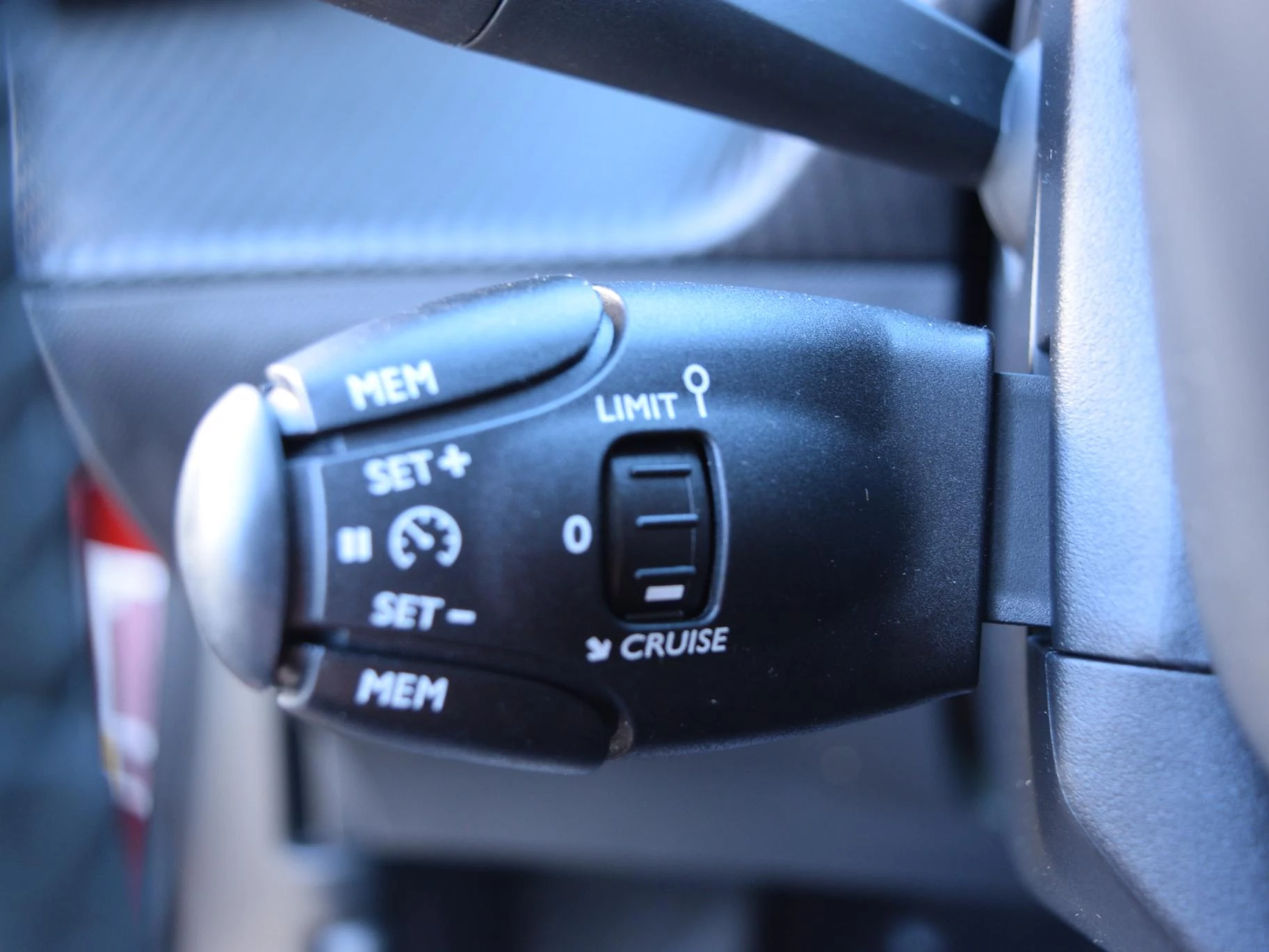 Hoofdafbeelding Peugeot e-2008