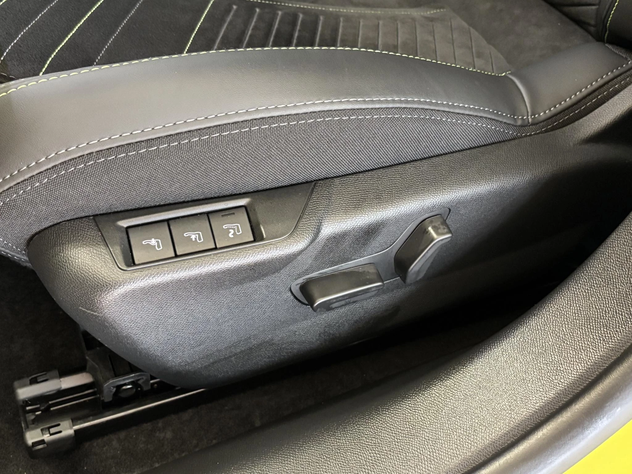 Hoofdafbeelding Peugeot e-208