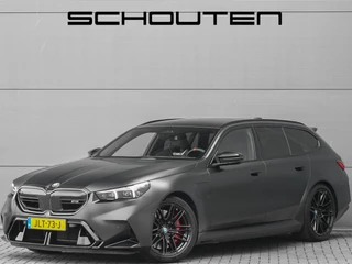Hoofdafbeelding BMW M5 BMW M5 5-serie Touring CoPilot Iconic Glow B&W Frozen Black Trekhaak
