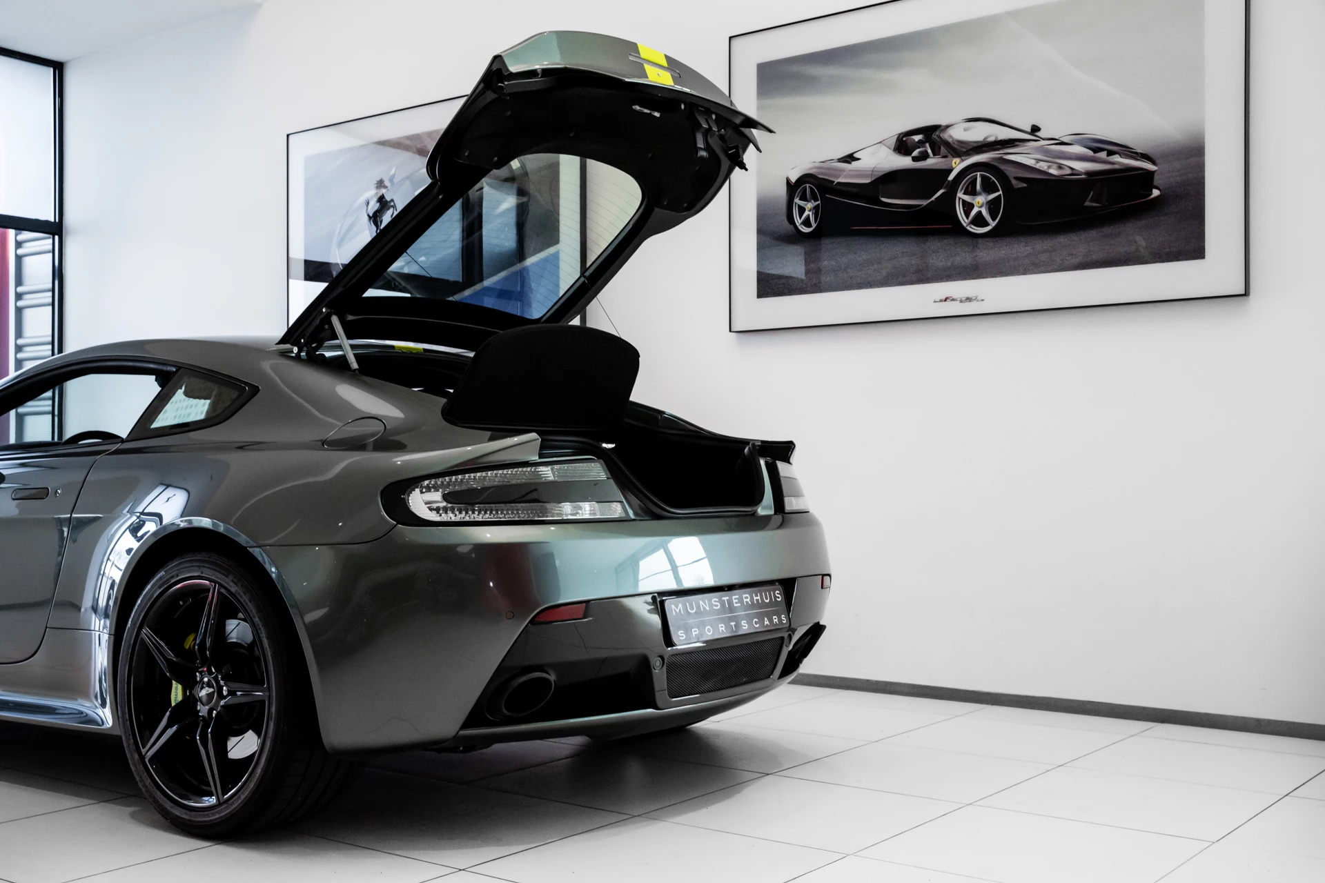 Hoofdafbeelding Aston Martin V8 Vantage