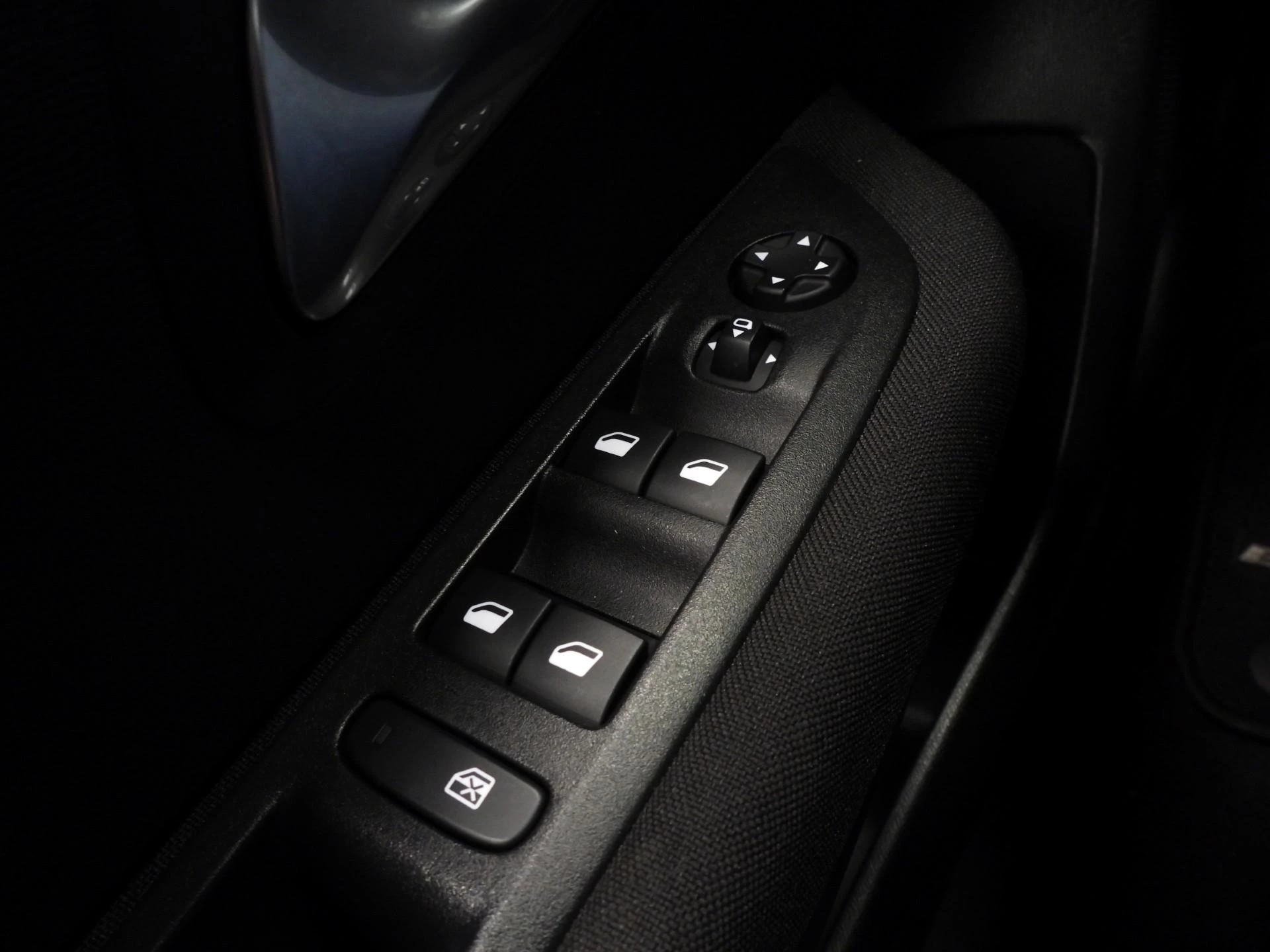 Hoofdafbeelding Peugeot e-208