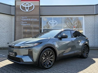 Toyota C-HR+ EXECUTIVE AWD 77 KWH NIEUW & DIRECT LEVERBAAR!!! PANO-DAK BLIND-SPOT PARK-SENSOREN 360° CAMERA STOEL/STUURVERW WARMTEPOMP EL-ACHTERKLEP