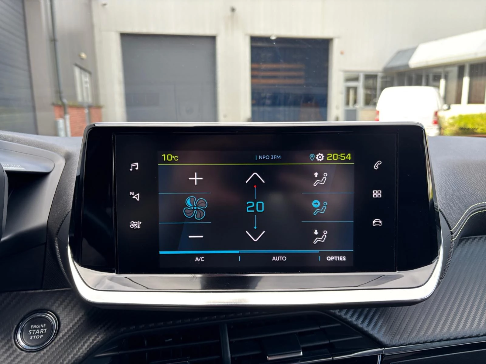 Hoofdafbeelding Peugeot e-2008