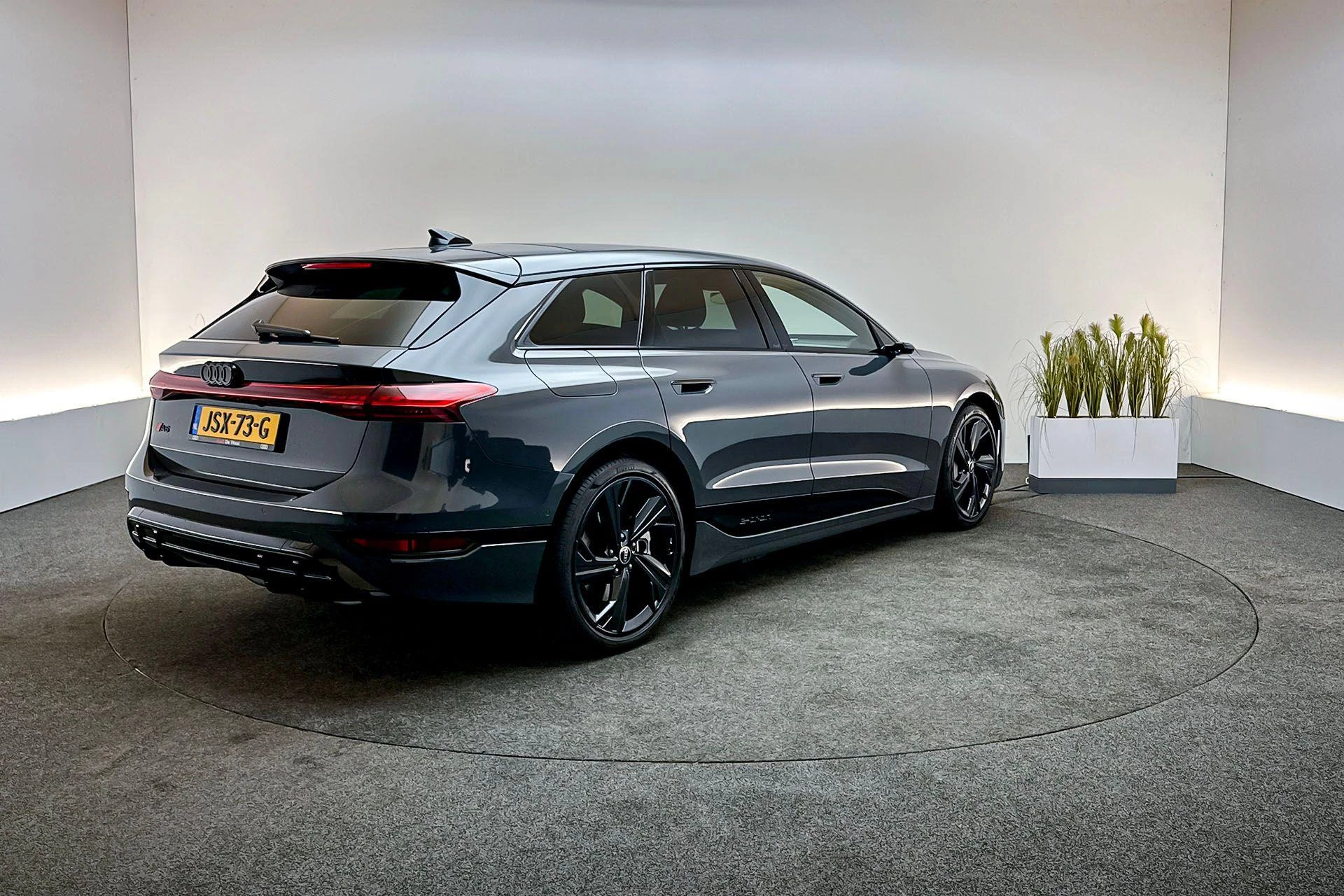 Hoofdafbeelding Audi A6 Avant e-tron