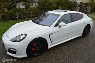 Hoofdafbeelding Porsche Panamera Porsche Panamera 3.0D / GTS / SportChrono / Alcantara
