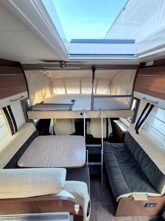 Hoofdafbeelding Bürstner Aviano I684 Zeer Complete Camper