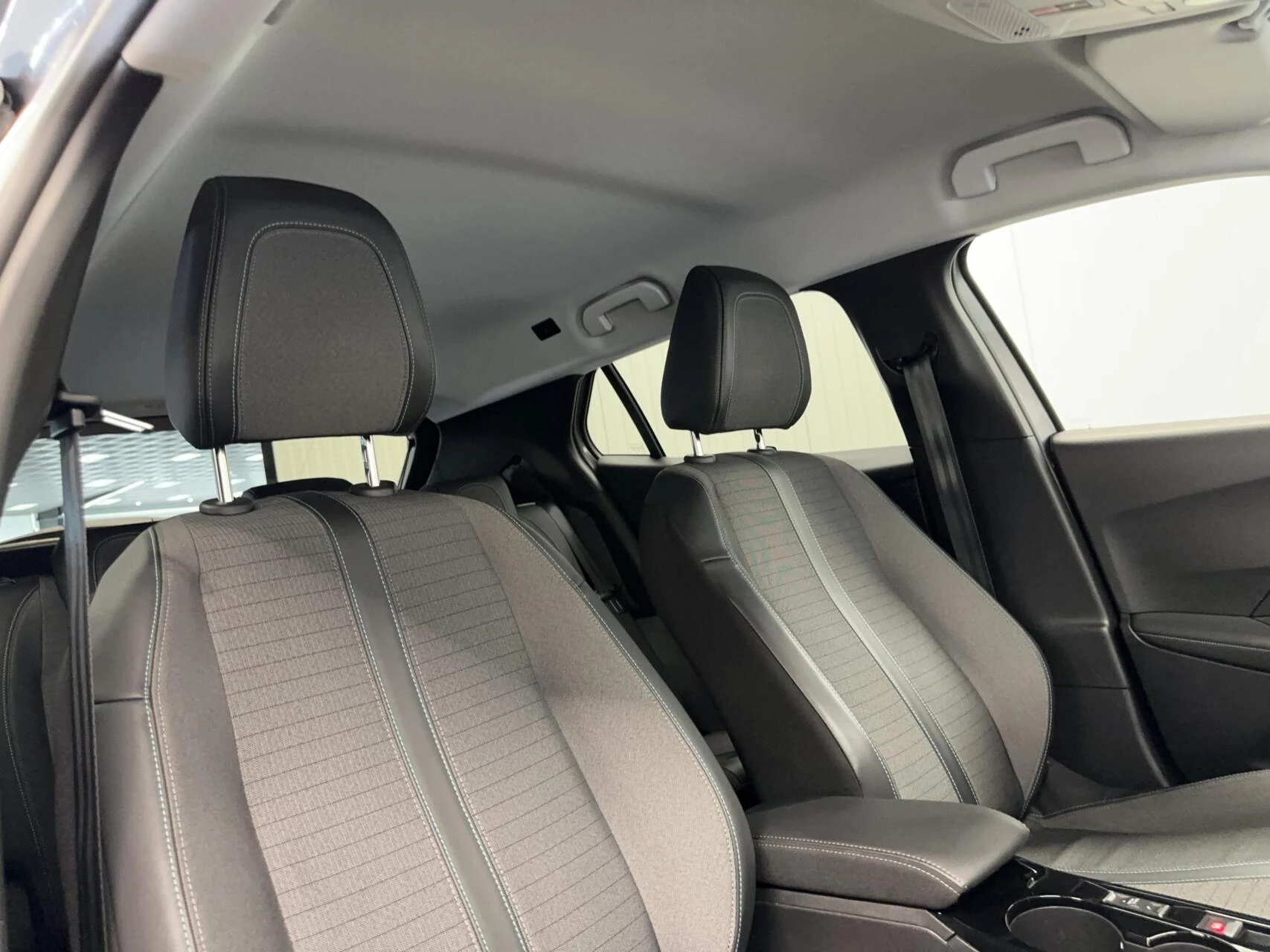 Hoofdafbeelding Peugeot e-2008