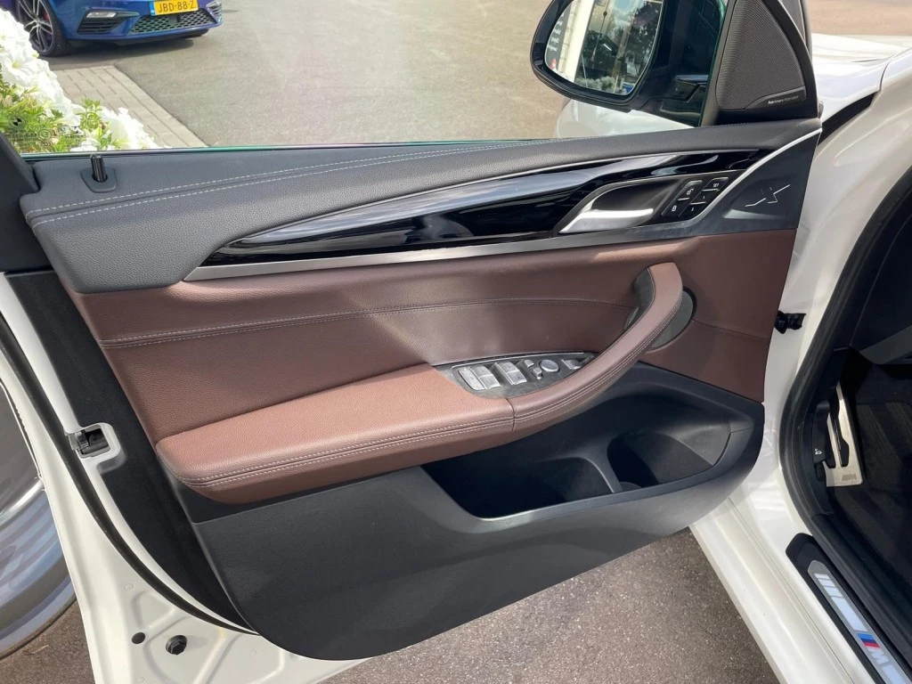 Hoofdafbeelding BMW iX3