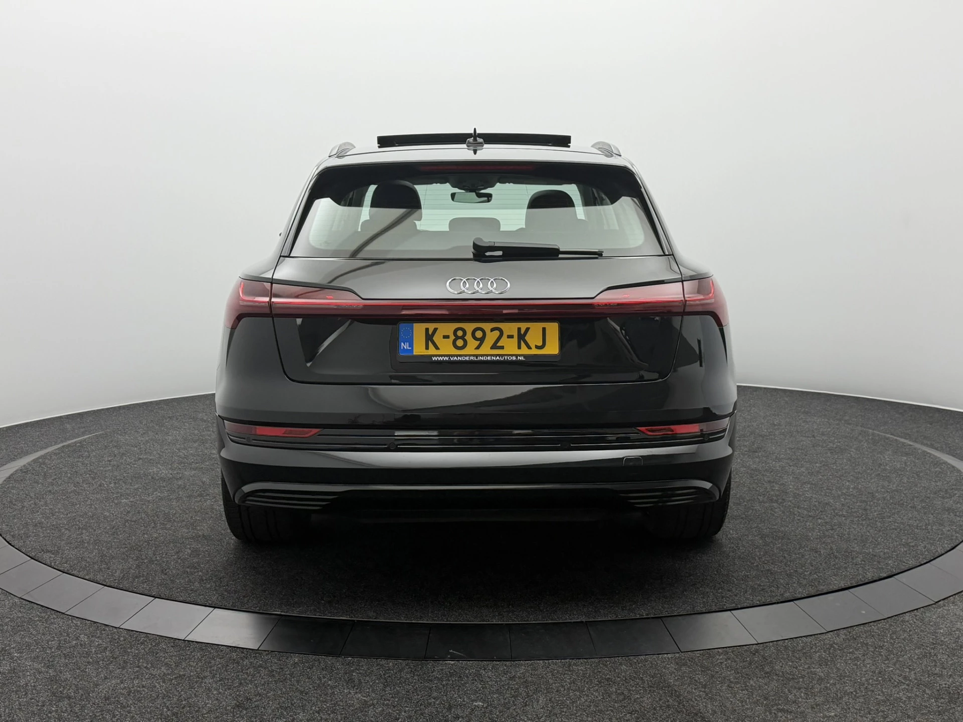 Hoofdafbeelding Audi e-tron