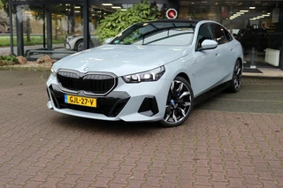 BMW 5 Serie 550e xDrive Pano Bowers en Wilkins M Sportpakket Pro Trekhaak
