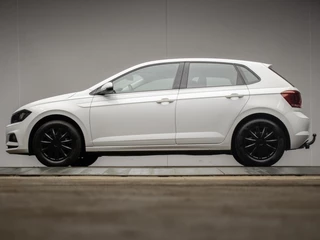 Volkswagen Polo 1.0 TSI Comfortline Sport (APPLE CARPLAY,GROOT NAVI,LED,CRUISE,TREKHAAK,DAB,SPORTSTOELEN,NETTE STAAT)