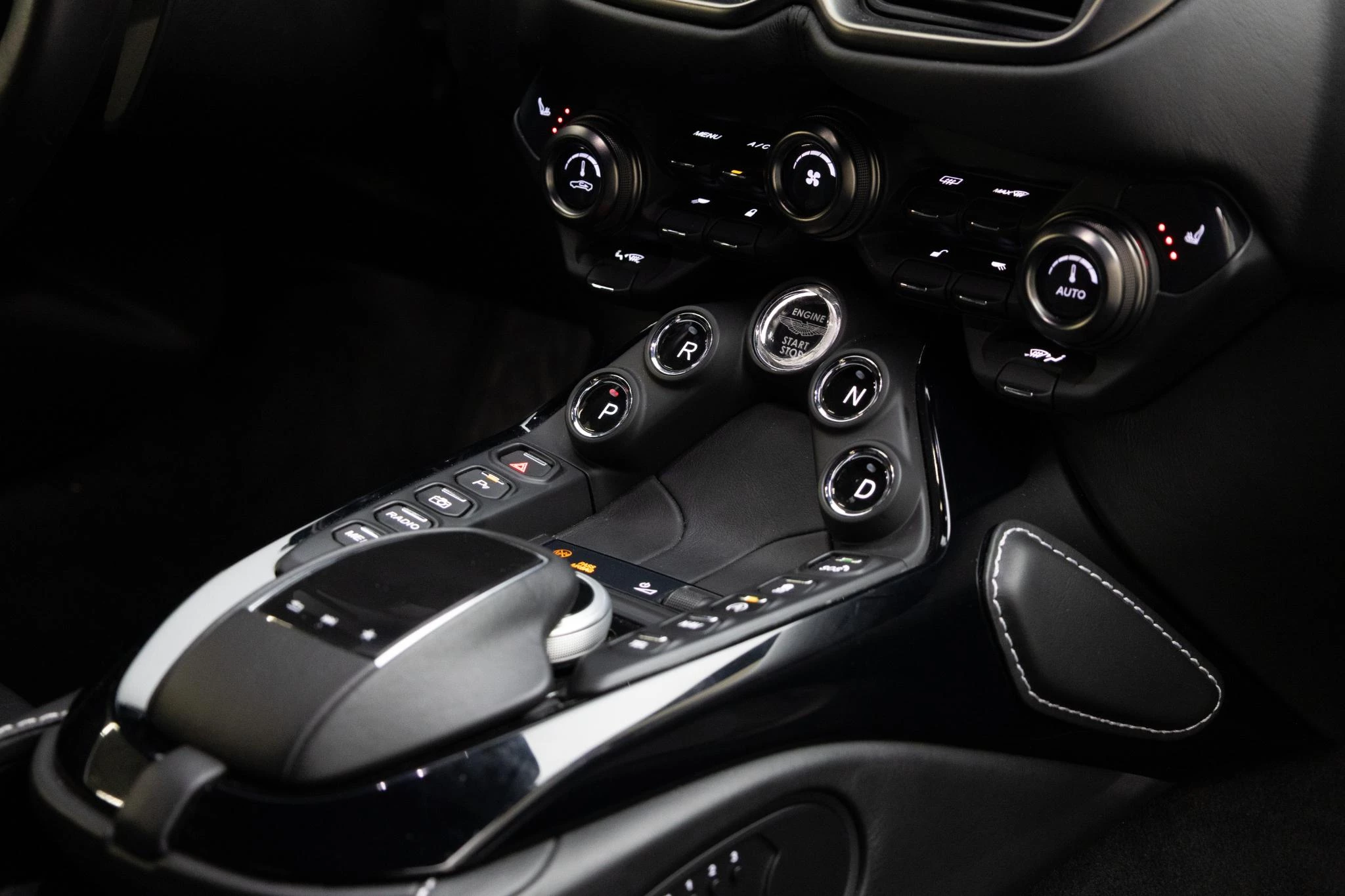 Hoofdafbeelding Aston Martin V8 Vantage