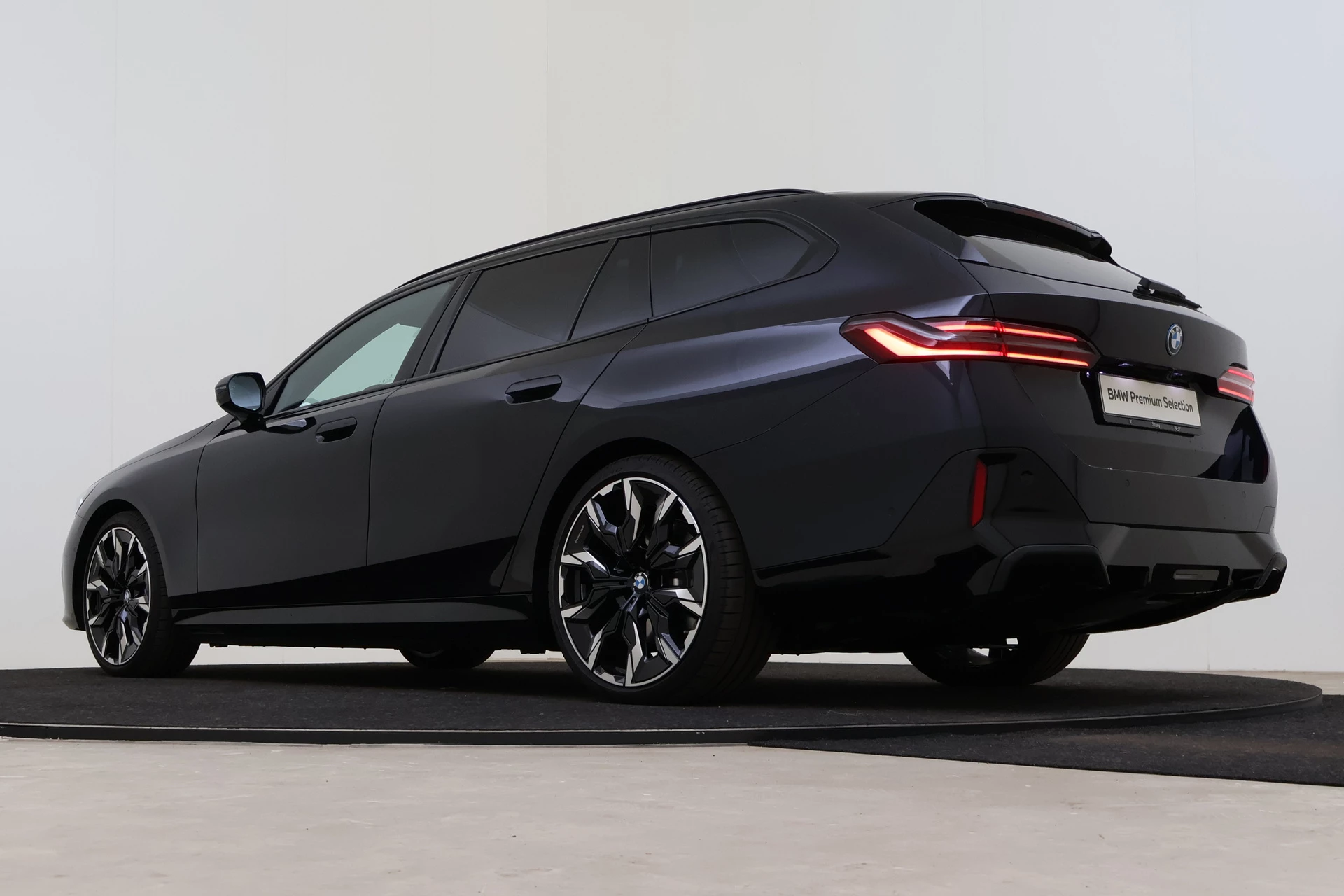 Hoofdafbeelding BMW i5