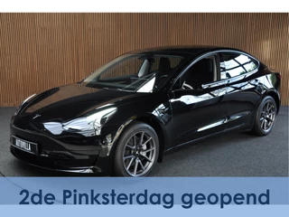 Tesla Model 3 RWD Autopilot ACC Stuurverwarm. PDC Leer Navi Panoramadak 360° Elektr. achterklep Stoelverwarming voor & achter Climate voor & achter LM velgen BTW auto! Nieuw!