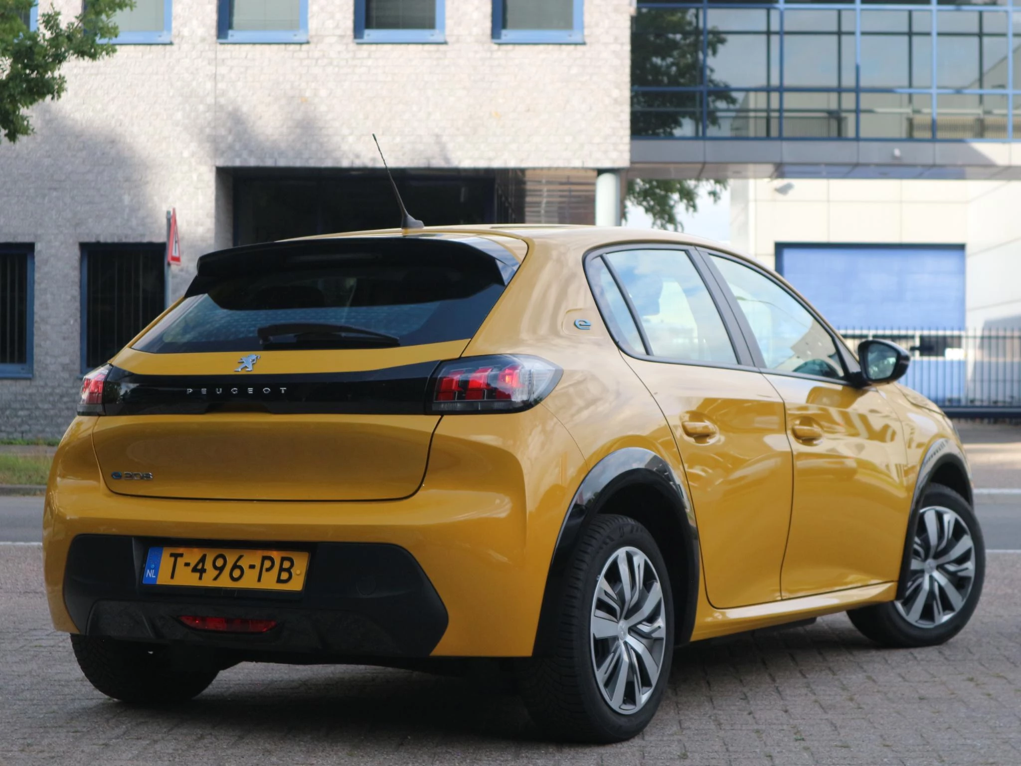 Hoofdafbeelding Peugeot e-208