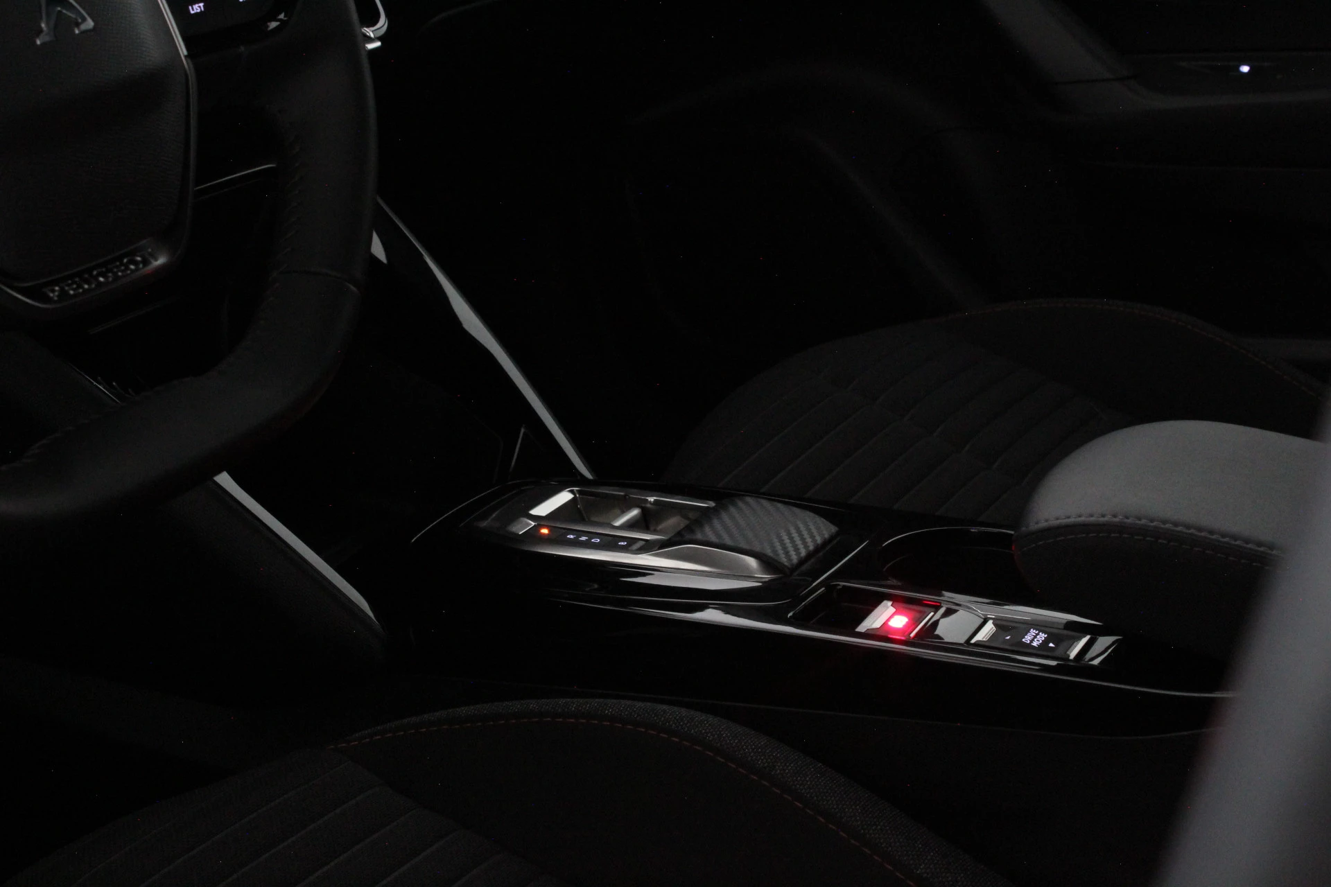 Hoofdafbeelding Peugeot e-2008