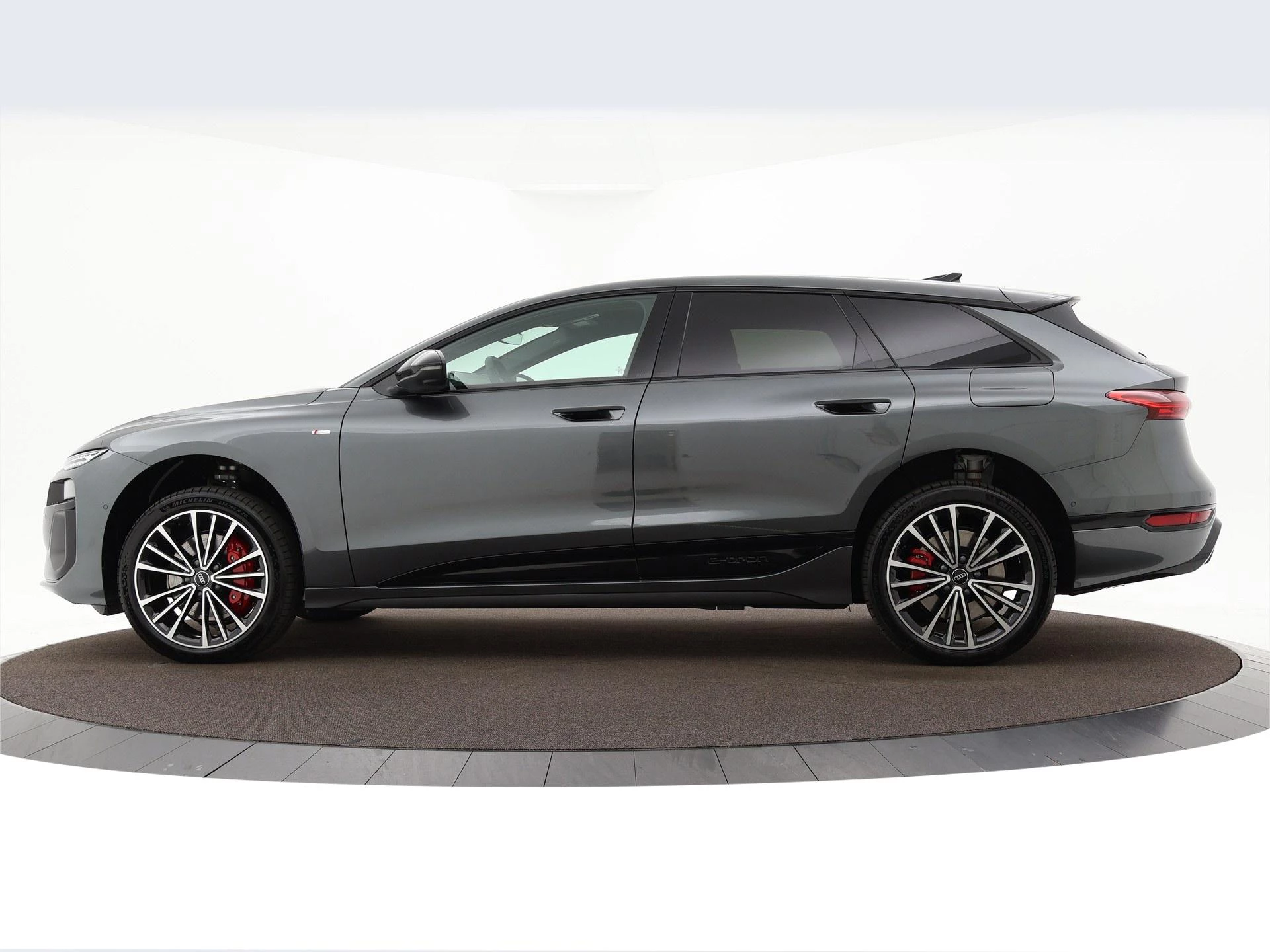 Hoofdafbeelding Audi A6 Avant e-tron