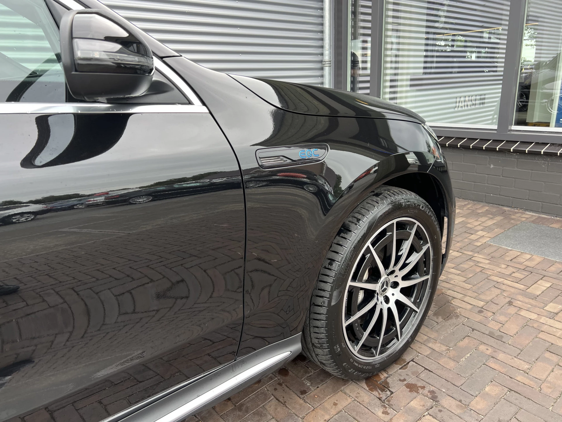 Hoofdafbeelding Mercedes-Benz EQC