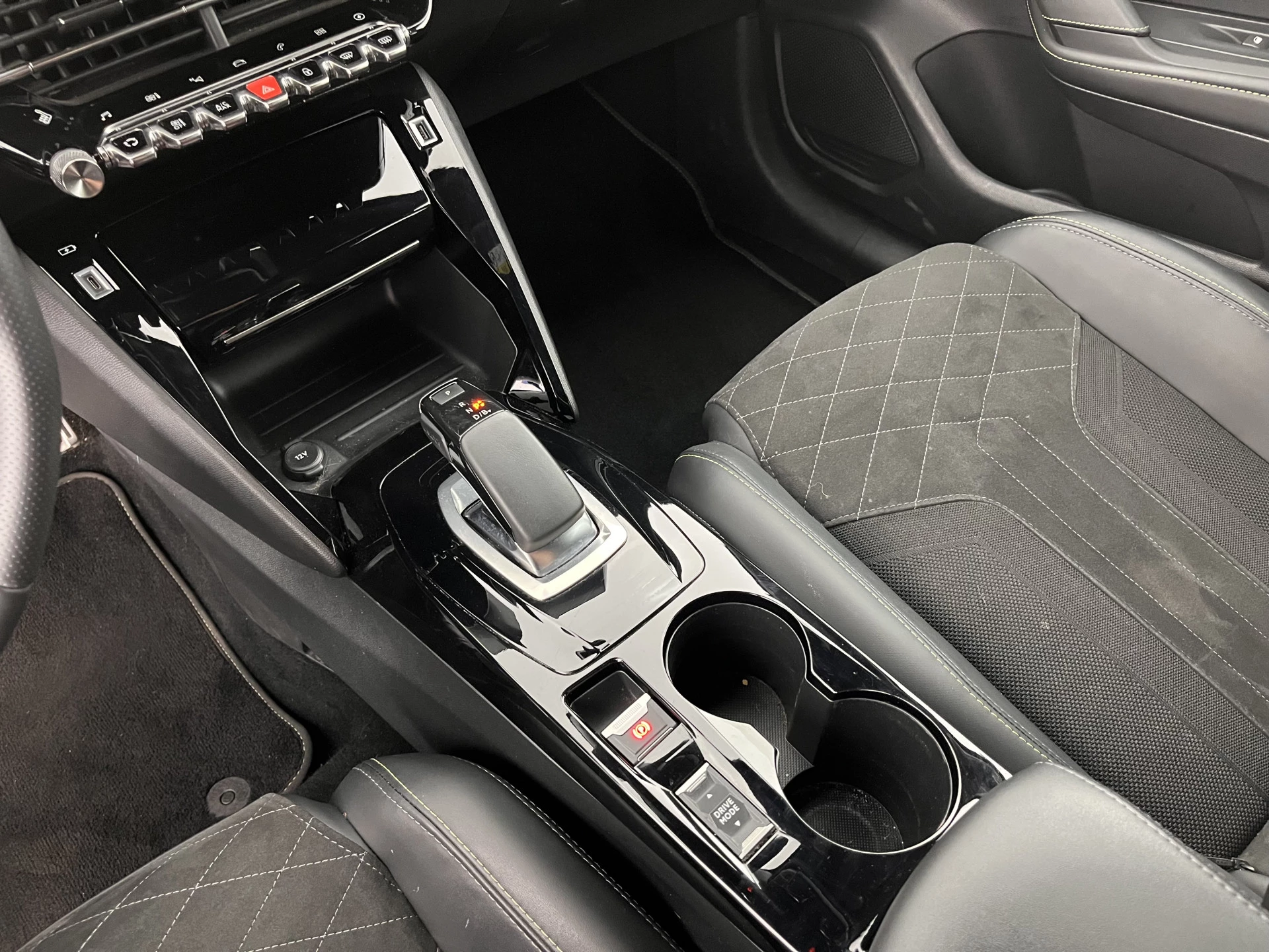 Hoofdafbeelding Peugeot e-208