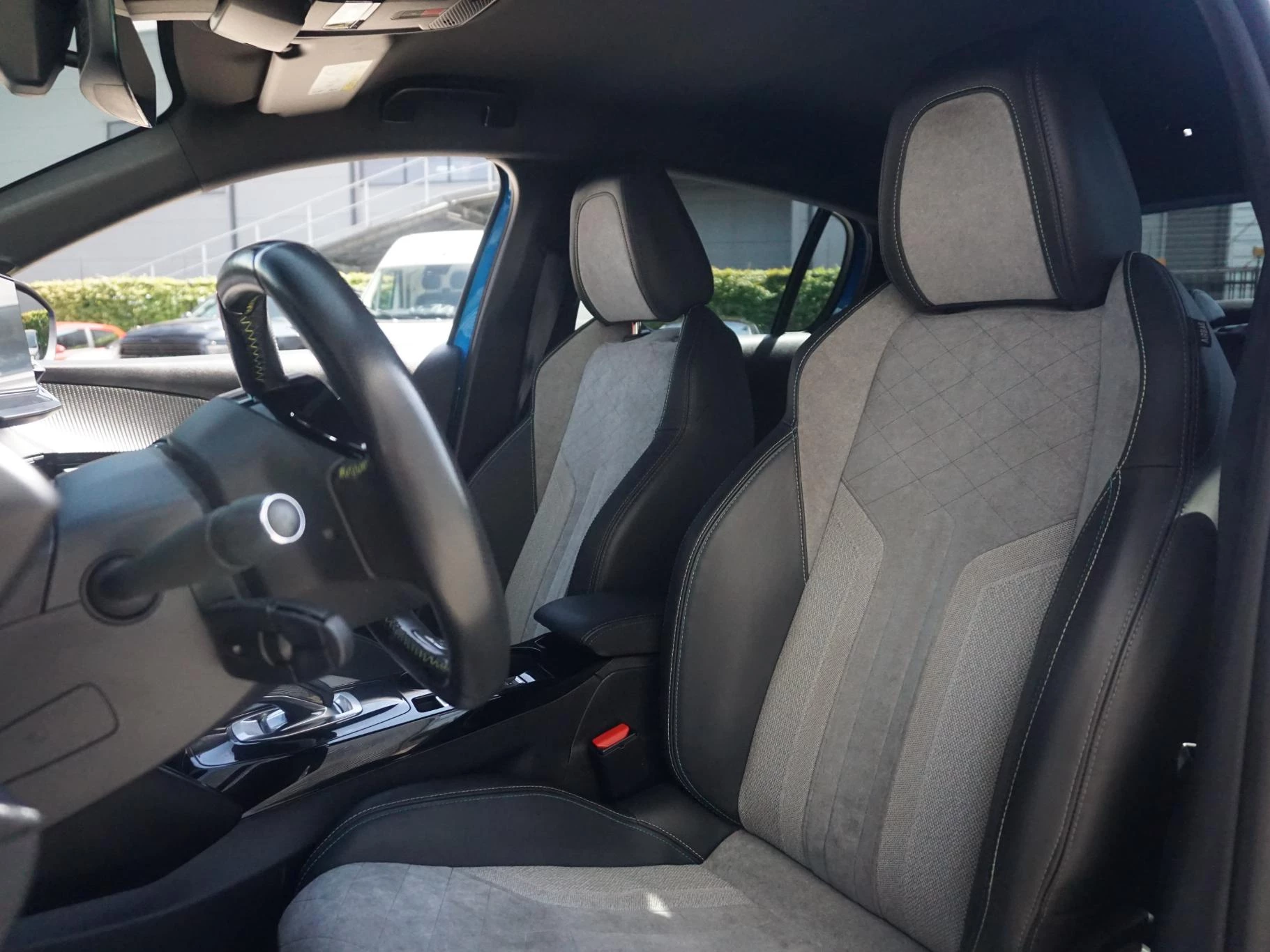Hoofdafbeelding Peugeot e-208