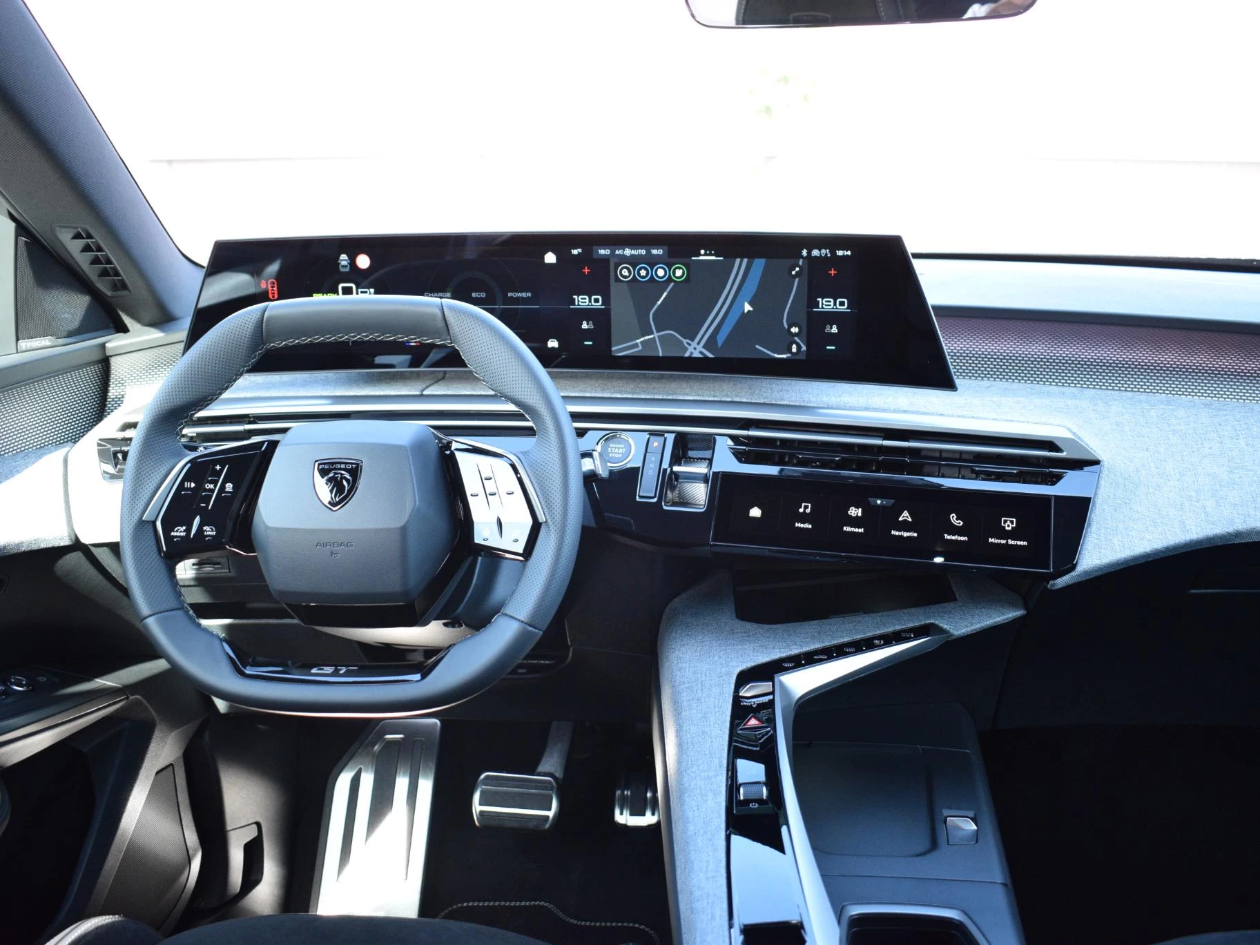 Hoofdafbeelding Peugeot e-3008